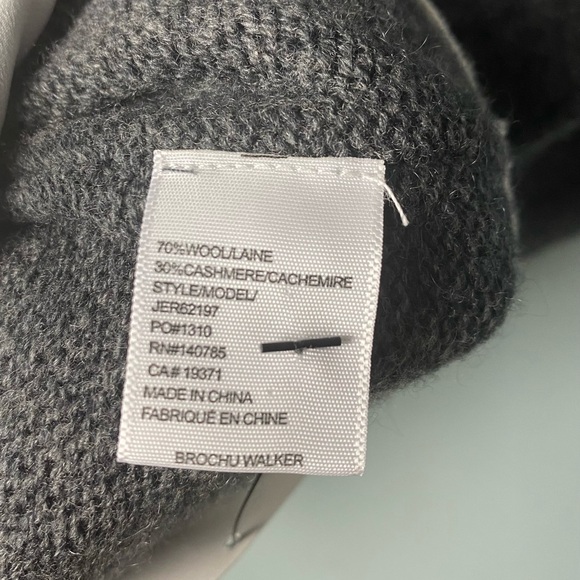 Brochu Walker Layered V Neck Medium RETAIL $388 Wool & Cashmere ECO FRIENDLY - Picture 8 of 10